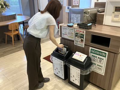 【都内の大型複合施設で初】“ごみ”として捨てられていた割り箸が家具として帰ってくる！ ～豊島区の見解を得...