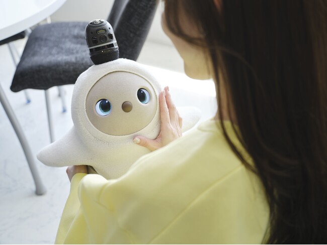 オルビスの体験特化型施設『SKINCARE LOUNGE BY ORBIS』×家族型ロボット『LOVOT』“うるちゃん”と一緒に5周年をお祝い！コラボレーションイベント開催