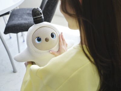 オルビスの体験特化型施設『SKINCARE LOUNGE BY ORBIS』×家族型ロボット『LOVOT』“うるちゃん”と一緒に5周年をお祝い！コラボレーションイベント開催