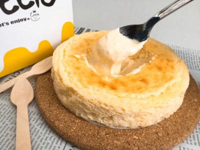 チーズケーキを混ぜて食べる！常識破りの“とろとろ“スイーツを発売。開店９０分前から行列に。