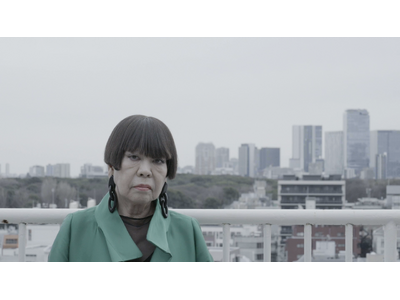 �����ŕ`�������[2��ڂ̖������j�z�[���f�U�C���S�����A�����ւ̒���𑱂���f�U�C�i�[�E�R�V�m�W�����R�y�U�E�h�L�������^���[�z