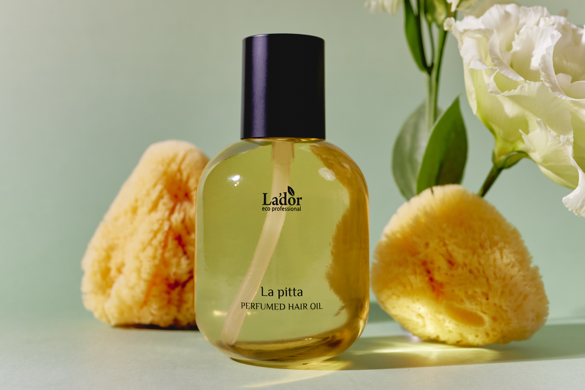 【LADOR(ラドール)】“髪に塗る香水”とSNSで話題のヘアオイル、人気の香り『La pitta(ラピタ)』がVOCEの書店付録に登場!