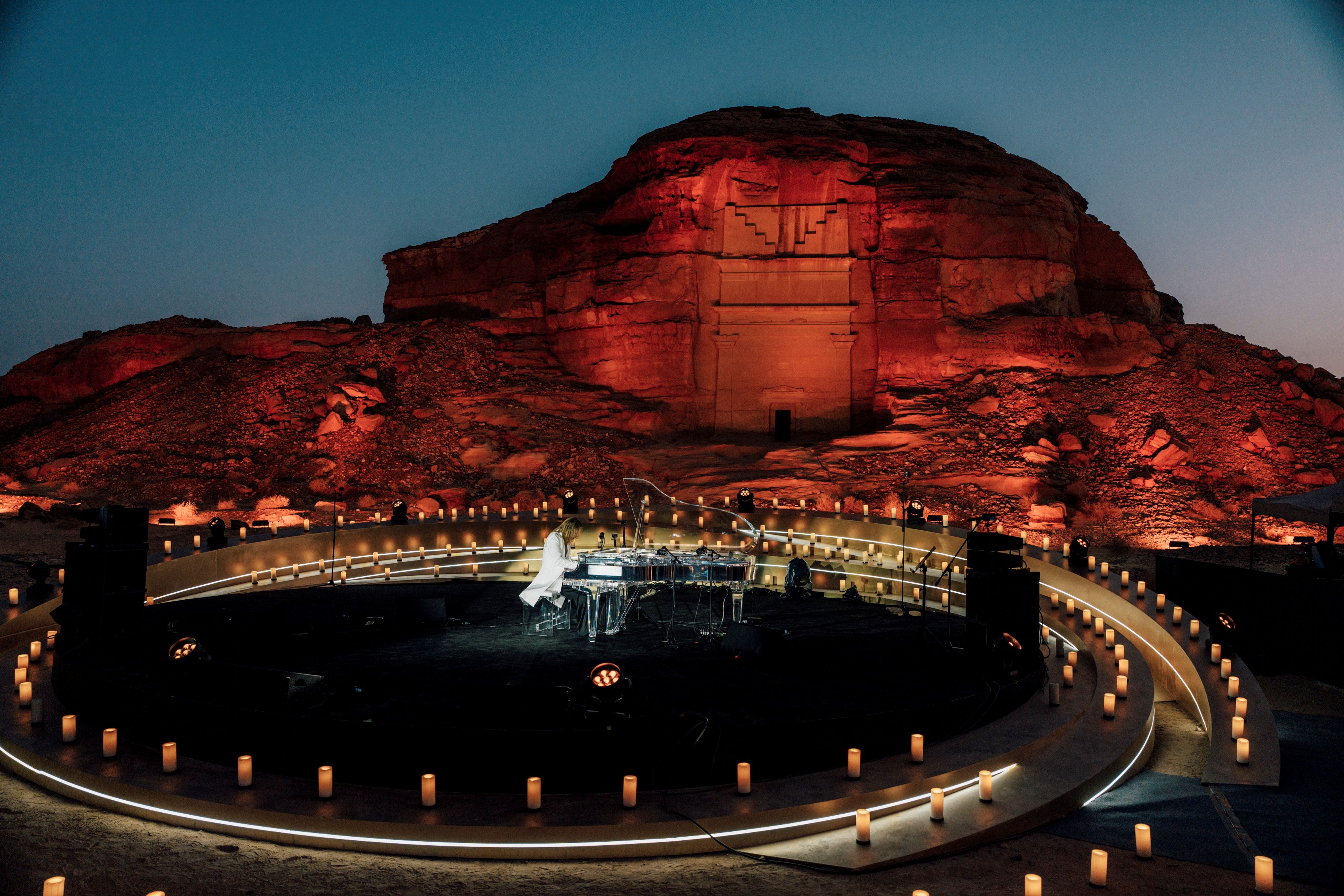 YOSHIKI ユネスコ世界遺産「Hegra」で新たな伝説を刻む　日・サウジアラビア国交70年の節目に文化交流の架け橋として自身の誕生日に日本人初の歴史的公演を実現