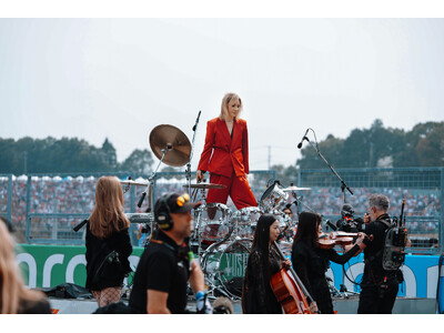 YOSHIKI、F1日本グランプリ決勝スタート前セレモニーで国歌『君が代』を披露　ピアノとドラムによる特別アレンジで歴史的演奏と世界中で絶賛の声、SNSでも熱狂的反響