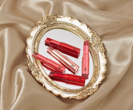 とろけるような光沢感、カメリアが花咲く艶めきリップ　Mood Glow Lipstick『ムードグロウリップ』　2020年9月4日発売予定