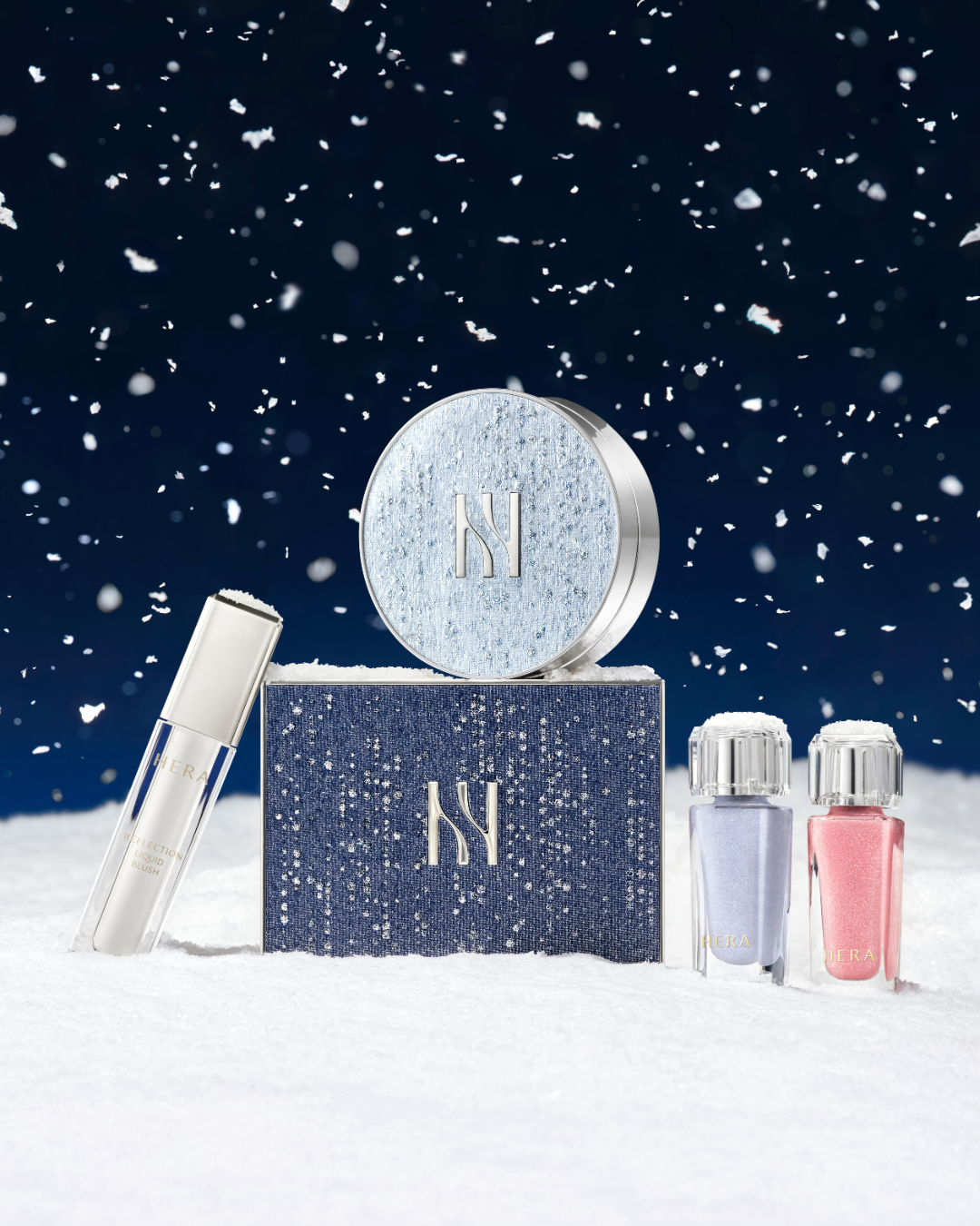【HERA】雪の結晶たちのワルツが導く幻想の世界 ―― ホリデーコレクション2026 SNOW WALTZ INTO WONDER