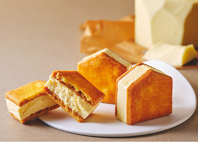 【新作発表】〈マールブランシュ京都高島屋店 先行販売〉リニューアルオープンに合わせ、新しい“おやつ菓子”が登場！発酵バター香るほろほろ食感。“日常に寄り添うおやつ菓子”「シェフクッキーサンド バター」