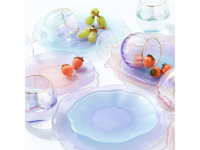人気のテーブルウェア「オパール」シリーズに新作ガラスウェアが登場