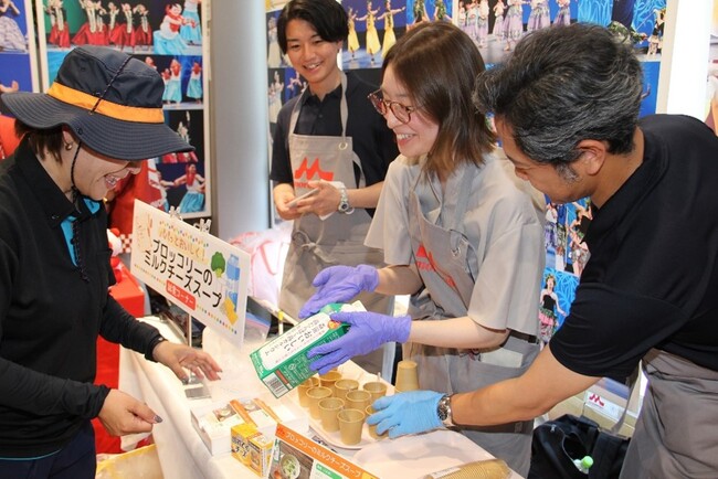 厚生労働省が推進する「健康的で持続可能な食環境戦略イニシアチブ」※の取り組み『子育て世代を対象とした「パパっとおいしく！お手軽＆健康レシピ体験inマルト」を開催』