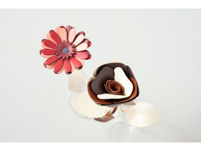 2022年母の日、枯れない革の花を贈ろう　「ＪＯＧＧＯ」革の一輪花と「ＨＡＲＩＯ」アロマディフューザーのコラボ商品、4月13日から販売開始