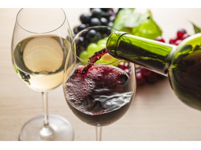 「ワインが好き」男性の52.4％、女性の49.8％。およそ半数がワイン好き