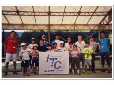 春休みは親子でスポーツ思い出作り。なかよし親子テニス春の無料体験会を開催します。ITC神戸インドアテニス＆フィットネス3/21(水)、明石海浜公園テニススクール3/27(火)・4/3(火)初心者歓迎!