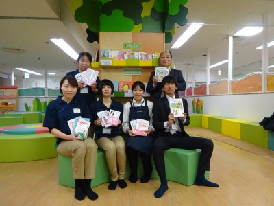ギャラクシーブックスが幼稚園児のママ向け書籍を堺市教育委員会へ寄贈！35ヵ所の集いの広場、10ヵ所の幼稚園と大規模に展開。
