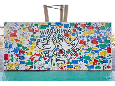 キース・ヘリングの平和への願いを未来へつなぐ特別イベントを開催広島で250人の子どもたちが描いた「平和の...