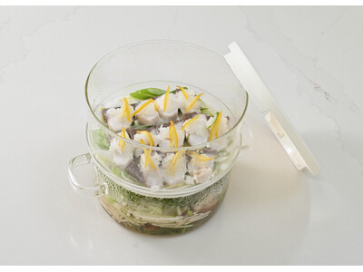 同時に2品、もっと自由に。蒸し調理の可能性を広げる、電子レンジ対応「ガラスのせいろ蒸し器」発売