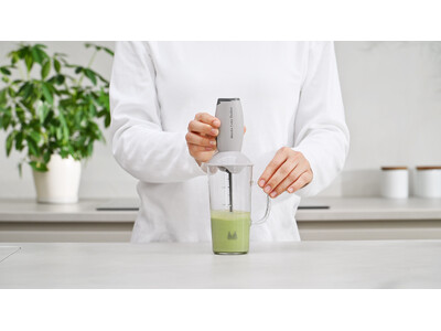 「抹茶は難しい」を、電動でシンプルに変える。自宅で叶う新しい一杯「抹茶ラテフローサー」新発売