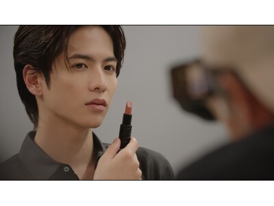 NARS「エクスプリシット リップスティック」を纏った志尊淳が出演するキャンペーンビジュアル撮影の裏側に潜入したビハインドザシーンの動画が本日公開！