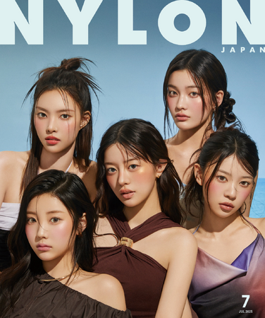人気ガールグループ《 ILLIT（アイリット）》が、NARSの最新メーキャップコレクションを纏い、サマーガール仕様のモードなルックでNYLON JAPAN７月号に初登場。