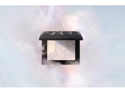「ライトリフレクティング プリズマティックパウダー」に、透明感と上品な煌めきをプラスする新シェードが登場...