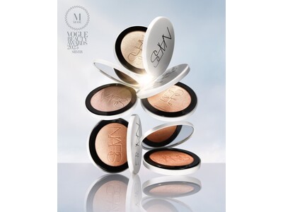 NARS 2025年年間ベストコスメ受賞最新情報：「ライトリフレクティング ルミナイジングパウダー」が「VOGUE BEAUTY AWARDS 2025 モード賞 シルバー」を受賞