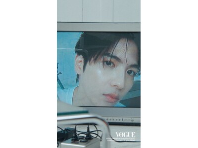 Friends of NARSを務める志尊淳が 「ライトリフレクティング コレクション」を纏い『VOGU...