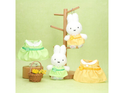 「フラワーミッフィー」にて2026年3月13日(金)より、春に黄色い花を咲かせる「タンポポ」と幸運の花言葉を持つ「クローバー」をモチーフにしたぬいぐるみ専用のお洋服とマスコットが新登場