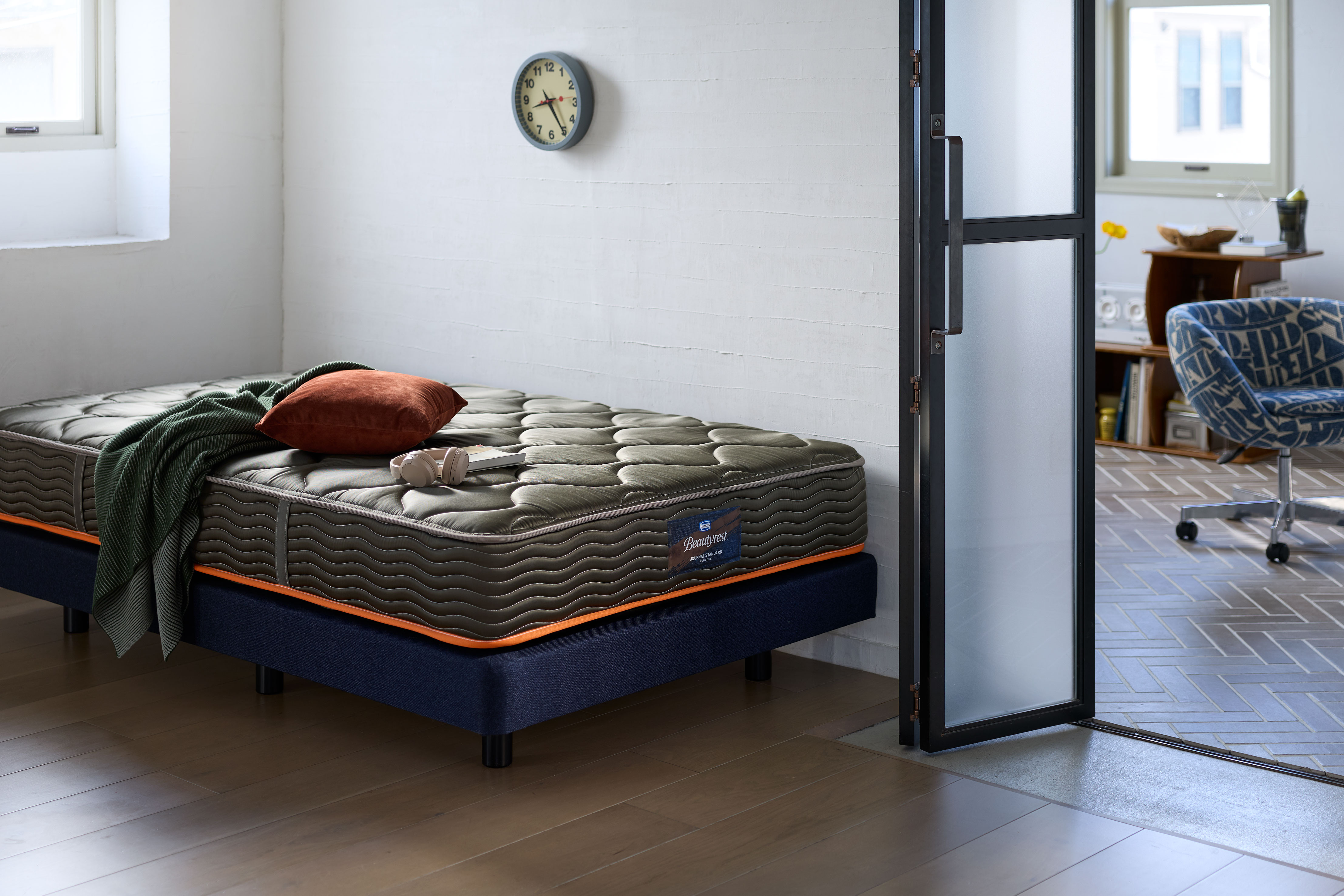 「シモンズ」×「JOURNAL STANDARD FURNITURE」が初コラボ。“Bedding as Fashion”がコンセプトの新作ベッドを6月下旬より発売開始