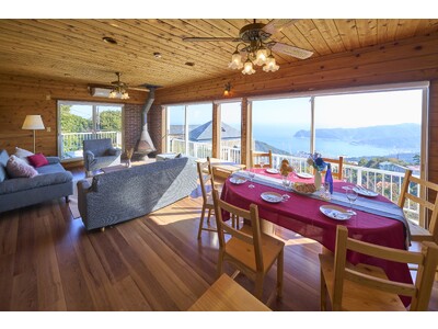 熱海の街と海を一望する温泉付貸別荘「スイートヴィラ 熱海オーシャンハウス」が12月1日に開業