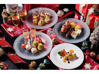 【都ホテル 四日市】クリスマスフェアを開催　期間限定のアフタヌーンティーやホテル最上階でのディナーなど　ホテルロビーではクリスマスムードを盛り上げるツリーがお出迎え