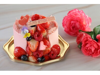 【シェラトン都ホテル大阪】いちごの滝が流れる母の日限定ケーキ新登場「あふれるいちごはお母さんへのあふれる感謝」