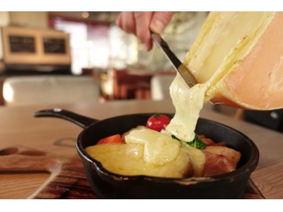 東京で人気のラクレットチーズが期間限定で食べられる 702 Cafe Diner なんばパークス店でチーズフェア開催 企業リリース 日刊工業新聞 電子版