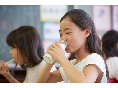 【調査結果】学校給食の人気メニュー1位は前回に引き続き「あげパン」。小中学生の58.1%が「牛乳以外の飲みものを選びたい」と回答