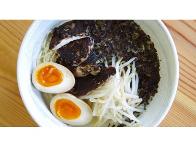 新感覚「ほうじ茶×ラーメン」が登場！ほうじ茶葉＆パウダーがダブルで香る、お茶農家こだわりの一杯