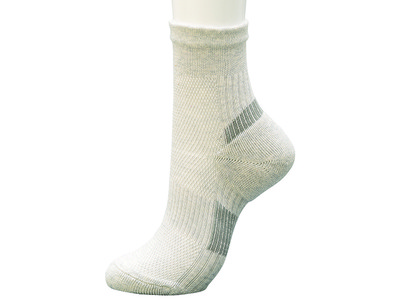 Lustre（ラストレ）　歩行での歩きやすさをサポート　アクティブシニアに向けたデイリーに履けるソックス新発売