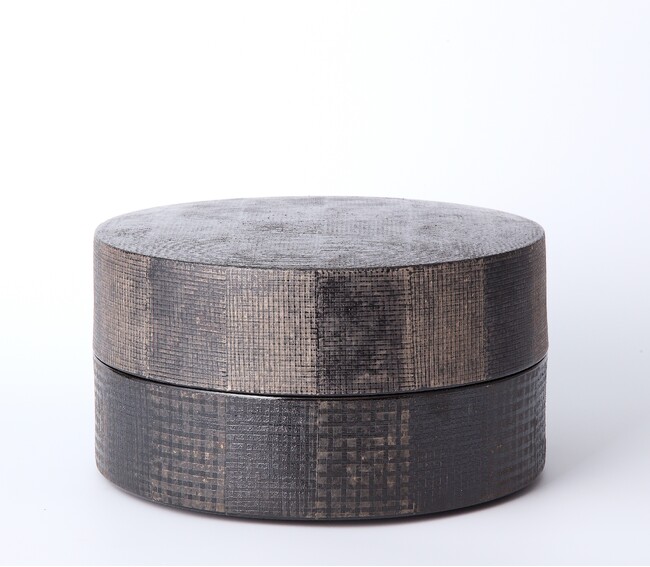 グンゼ博物苑「集蔵」 地元の人間国宝などの陶磁器名品展を開催