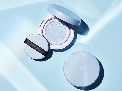 大人気！ミシャの「クッションベース（ミント）」に新色仲間入り！透明感続く儚げ白肌を叶えるシアーブルーカラー「M クッションベース（ブルー）」が限定登場！