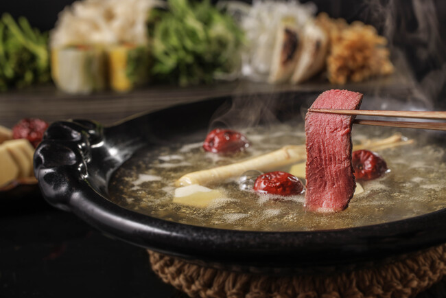 【養命酒製造×星のや軽井沢】冬の養生を考えた「冬谷(ふゆたに)の薬膳鍋」~体を内側から温める養生体験~