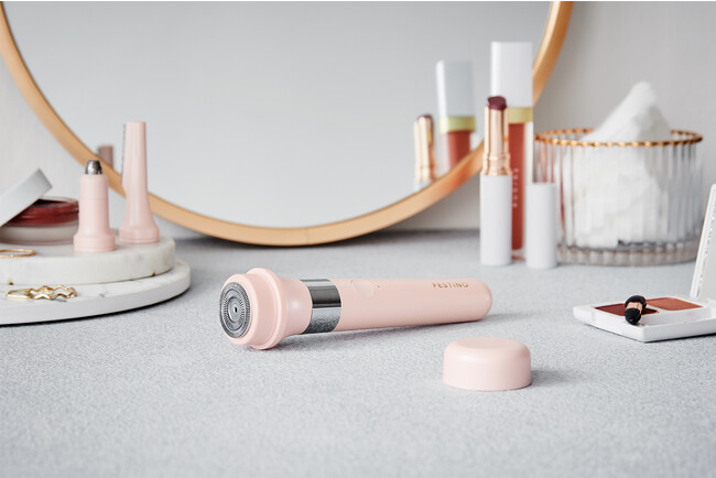 メイクの上からでも使えるやさしいシェーバー。フェスティノ［充電式 3in1マルチケアシェーバー］を新発売