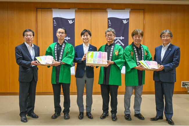 【宮崎県宮崎市】宮崎市茶業協議会より市長へ「一番茶」贈呈！伝統の味と香りに市長も舌鼓。