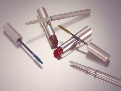 8月24日（水）、オペラより光ゆらめく秋の神秘的な情景を思わせる新色・限定色を発売。透ける深みカラーの「リップティント」、きらめくダスティカラーの「カラーマスカラ」「カラーライナー」をラインアップ！