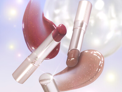 オペラ「グロウリップティント」から、ぷるんとした水光ツヤ質感に仕上げるクリスマス限定色を2色発売！ダークな深みカラーに、多色にきらめく`ムーンプリズムラメ´を掛け合わせた、レッドとベージュ。