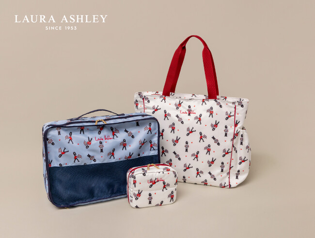 【LAURA ASHLEY】英国の象徴「近衛兵」をモチーフにした人気柄「ヴィンテージ ソルジャー」がトラベルアイテムに！7月1日（水）より公式オンラインストアにて先行販売開始