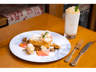 神戸・元町トアウエストにあるクレープとガレットの専門店「CREPE & GALETTE TOOTH TOOTH」にて、桃の香りに包まれる、至福のミルクレープが登場。7月2日（木）より。
