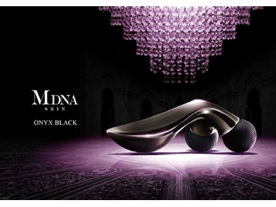 マドンナプロデュースのスキンケアブランド「MDNA SKIN」より、内なる美を開花させる漆黒のローラー「ONYX BLACK」と限定Winter Kitが発売