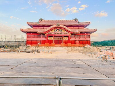 【首里城公園】年末年始限定― 外観工事完了の「正殿」を正面から ―首里城正殿・工事エリアを特別公開！
