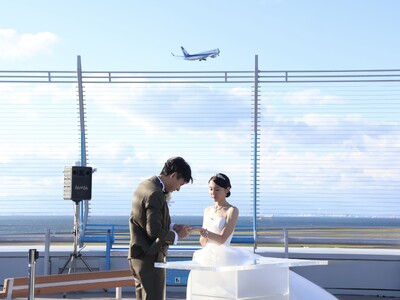 空港で結婚式！？セントレア開港２０周年を記念した「スカイデッキ挙式」開催──空と海に誓うふたりの未来