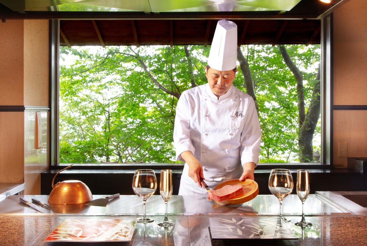 東伊豆・北川温泉【鉄板焼ディナー】特選コースで愉しむ美食の競演～黒毛和牛、秋のジビエ天城鹿、伊勢海老、金目鯛、鮑のステーキ肝バター醤油etc