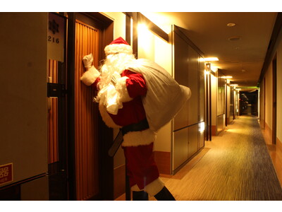 【箱根湯の花プリンスホテル】箱根の温泉宿にサンタクロース現る！湯の花サンタがプレゼントをお部屋へデリバリー