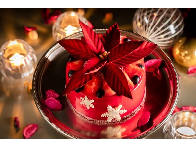 【新横浜プリンスホテル】今にもクリスマスソングを奏でそうな蓄音機型のケーキや真っ赤なチョコレートケーキを...