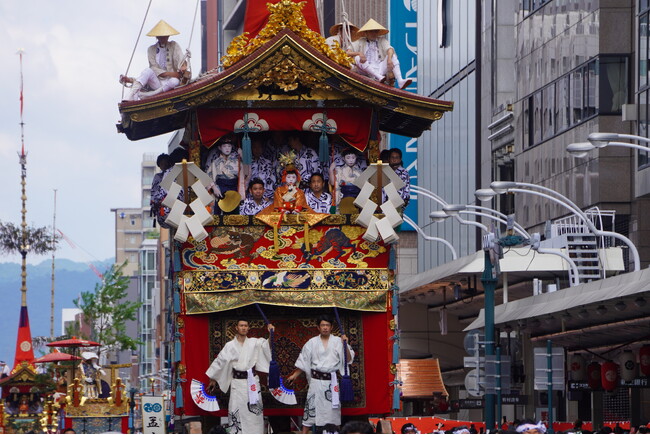 【ザ・ホテル青龍 京都清水】祇園囃子が響く夏の京都で、山鉾を間近に望む特別鑑賞プランを提供